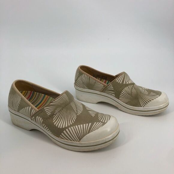 DANSKO Vegan Volley Chino Palm Clogs Beige Slip Resistant - Picture 1 of 11